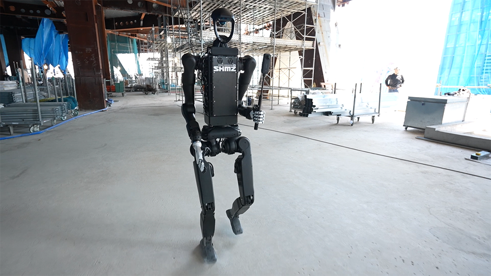 20260709_AIロボットによる建設現場巡回と塗装作業